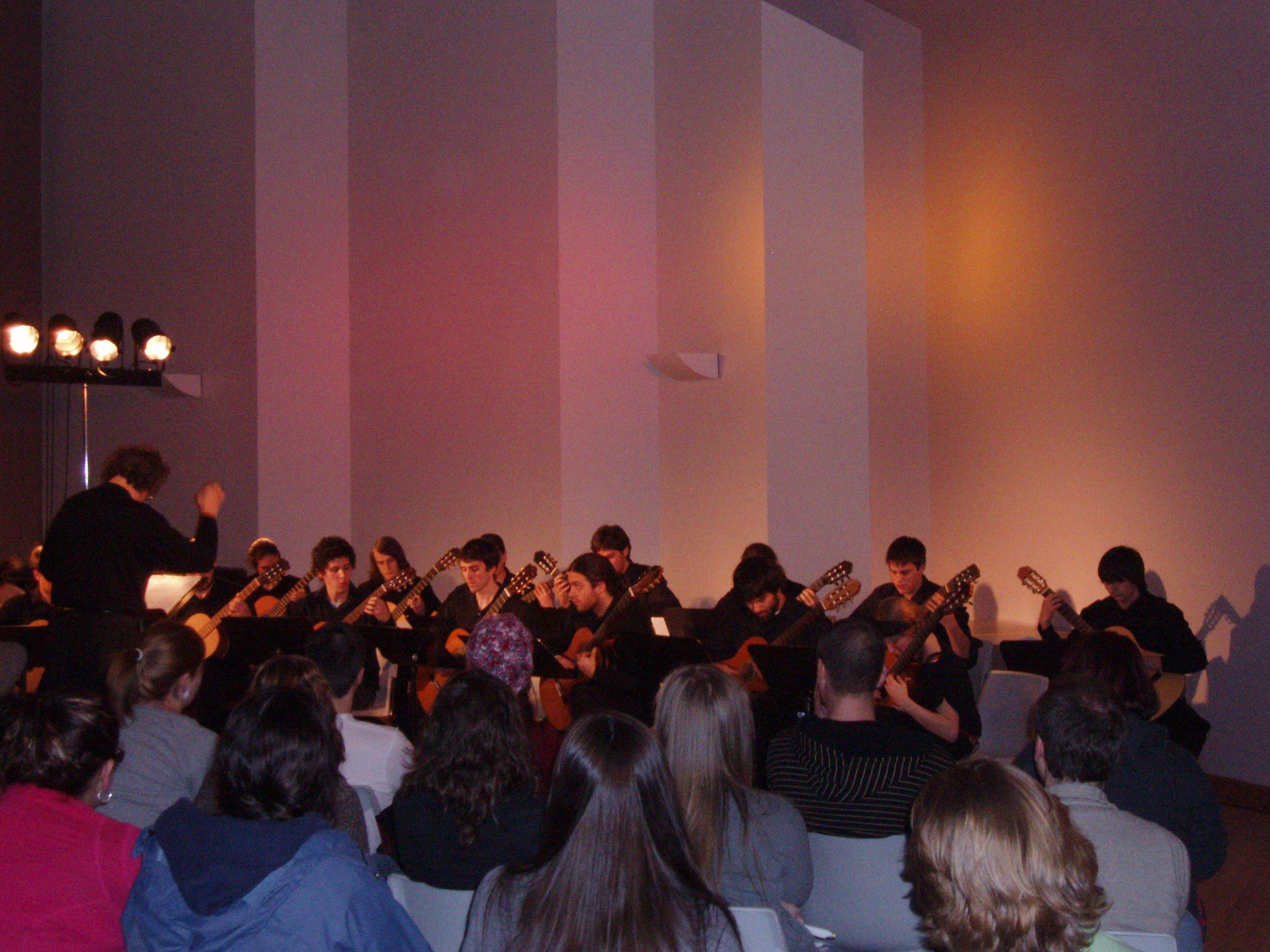 Direction du concert de la classe de guitares de l’Un. De Moncton, 2011